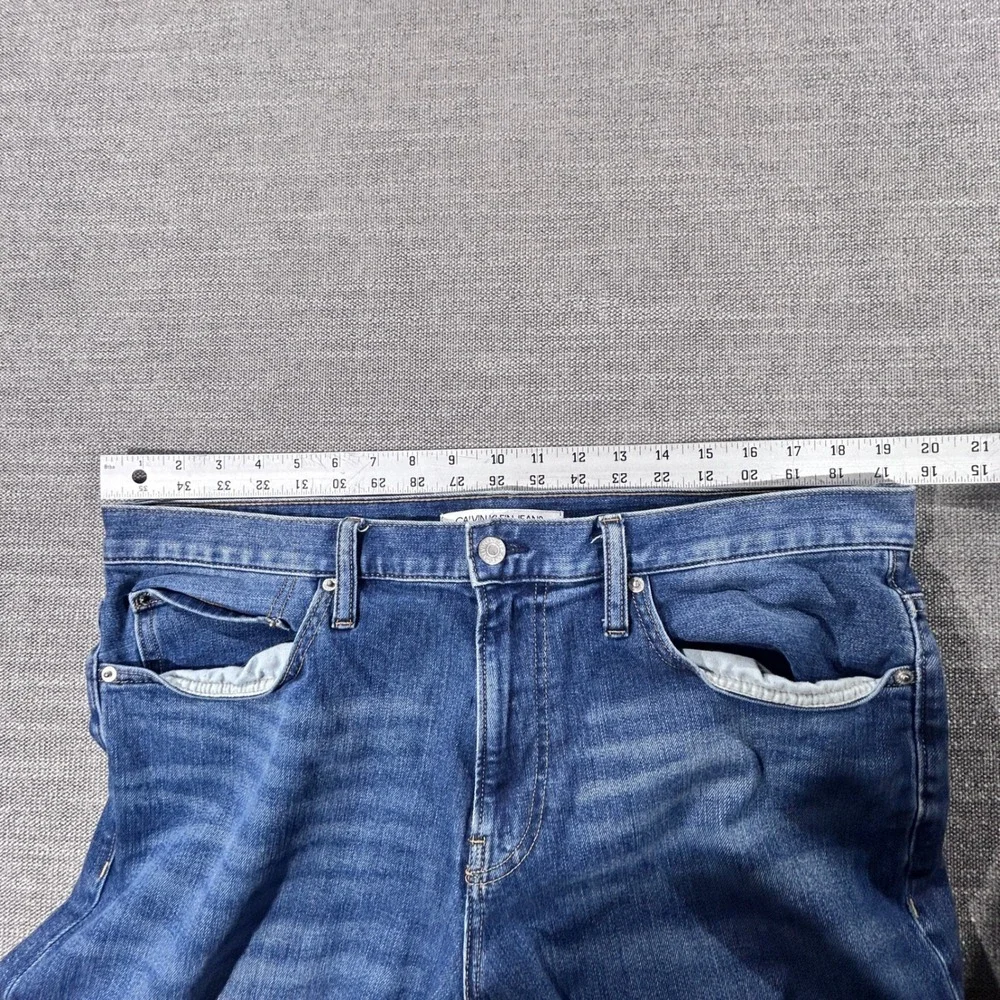 Calvin Klein Jeans Straight Leg Mens 37x30 Blue Excellent Medium Wash Denim